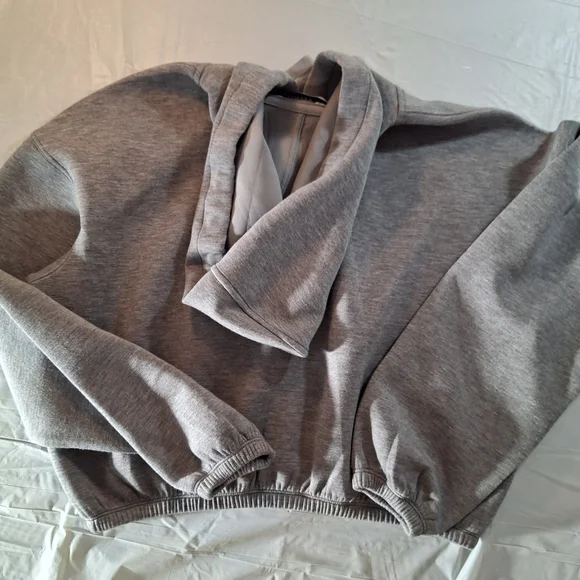 Spanx NWOT Light Gray Women's Cropped XS Lined Hoodie - Picture 10 of 10